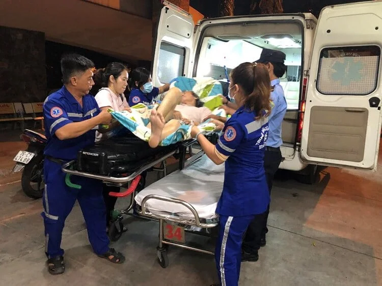xe cứu thương Hóc Môn