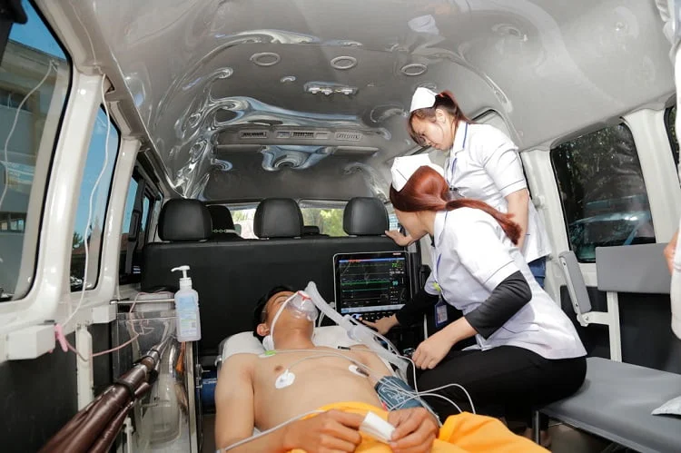 xe cấp cứu Long An